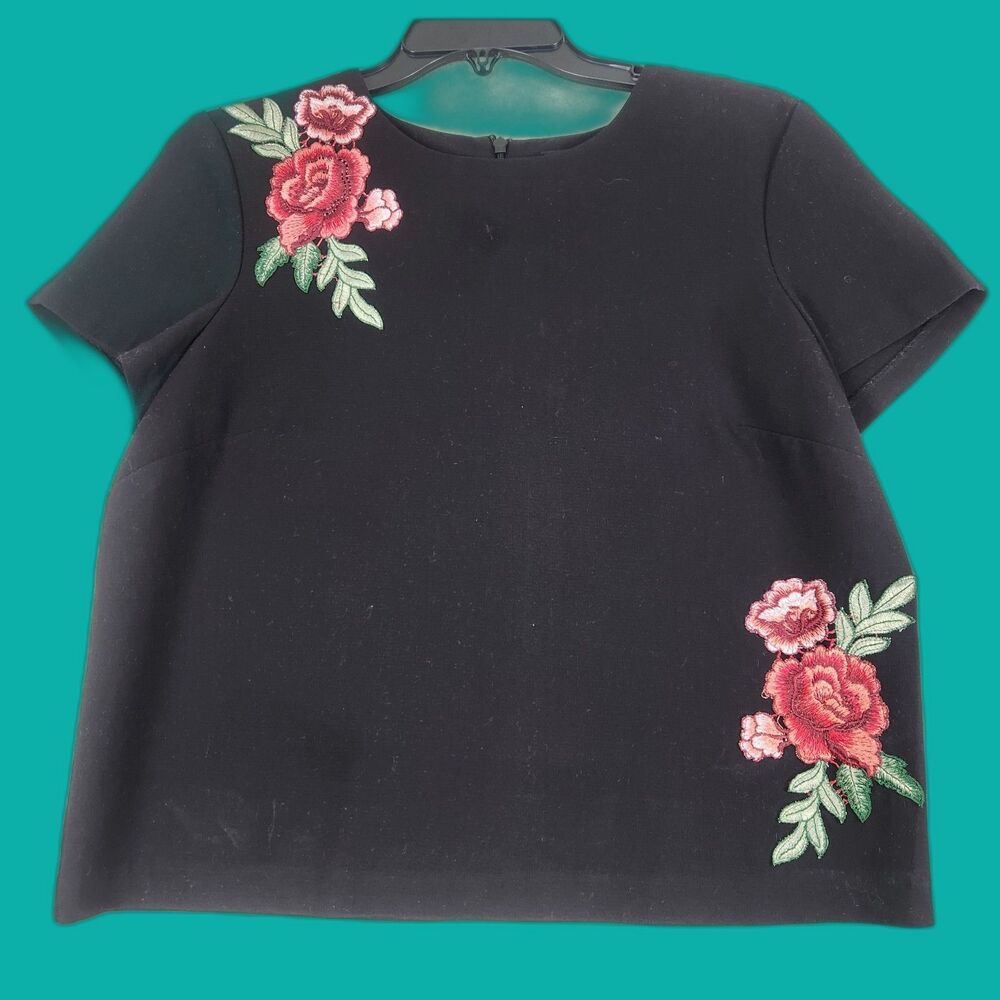 Belle Vere Black Short Sleeve Top With Floral Appliques Size Medium